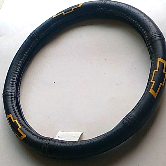 Faux Leather Steering Wheel Cover Chevy logo - Picture 1 of 2